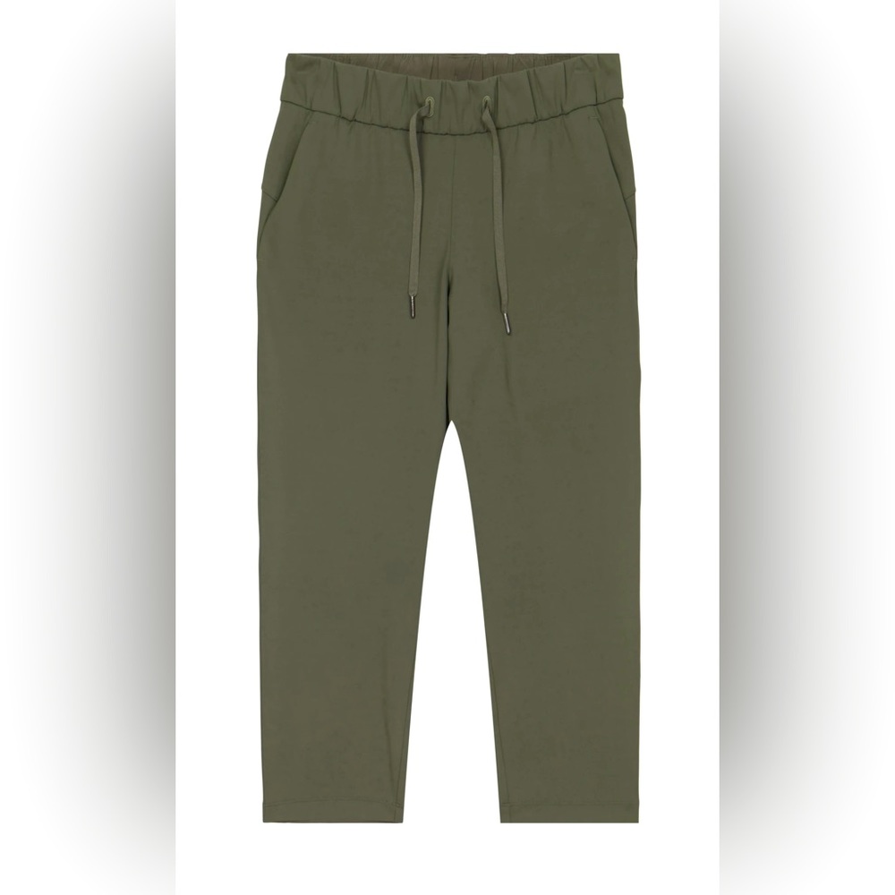 Lululemon on the fly cropped pant size 6